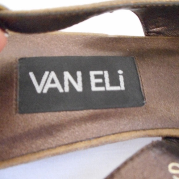 VANELi 7 S narrow 1.5" heel buckle sling back shoe - Picture 5 of 8